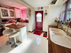 Breakfast Kitchen- click for photo gallery